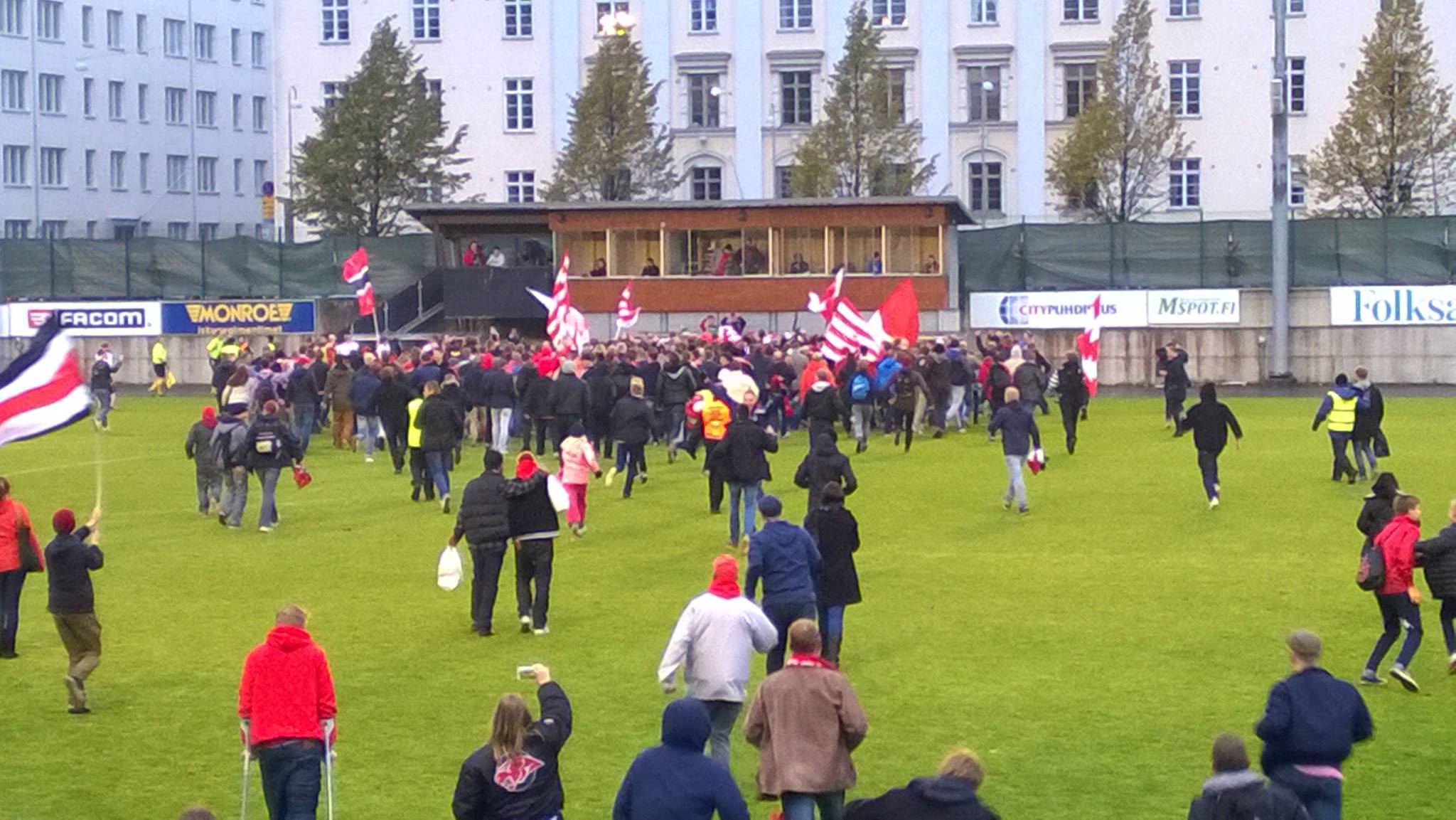 4.10.2014. Päivämäärä, joka ei unohdu koskaan. HIFK on juuri noussut Veikkausliigaan kaudeksi 2014 yli 43 vuoden odotuksen jälkeen. Kuva: Eetu Volk