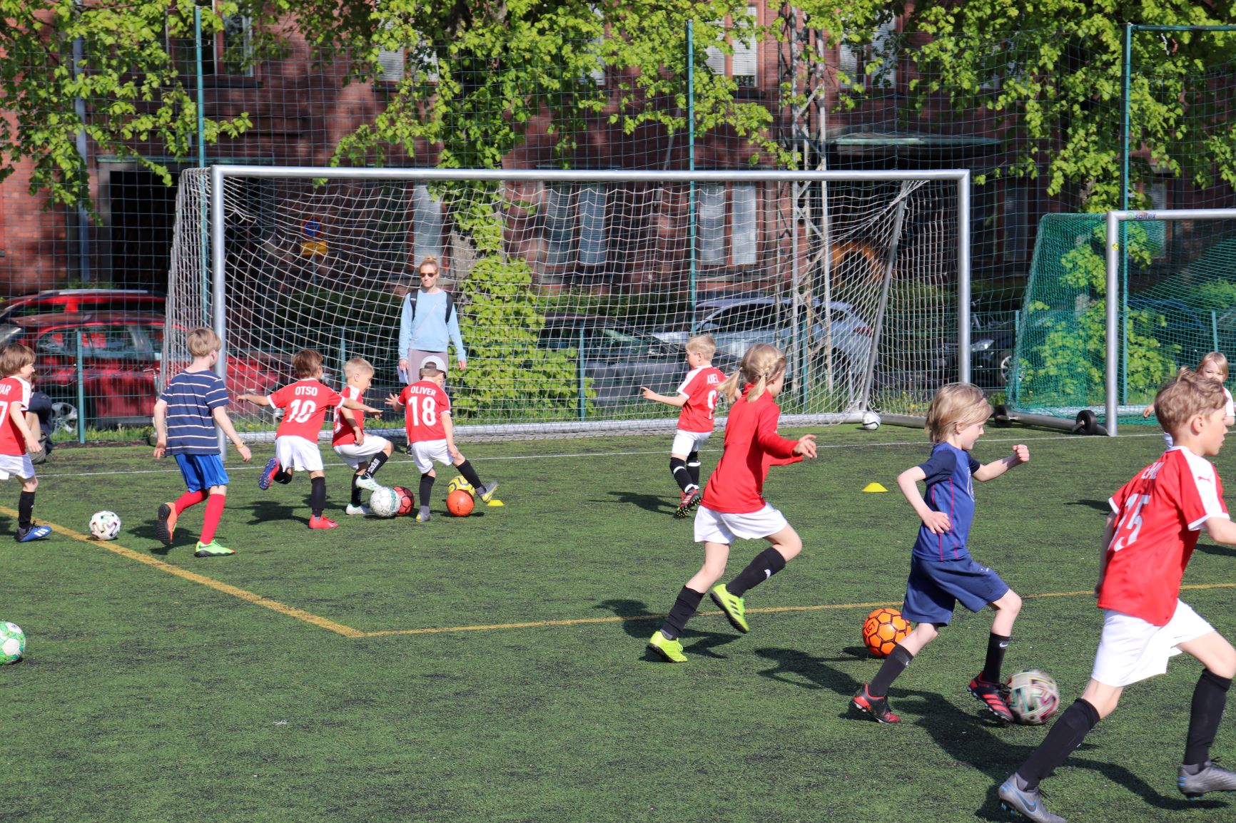 Sommarlovet inleddes med Åke Lindmans fotbollsskola
